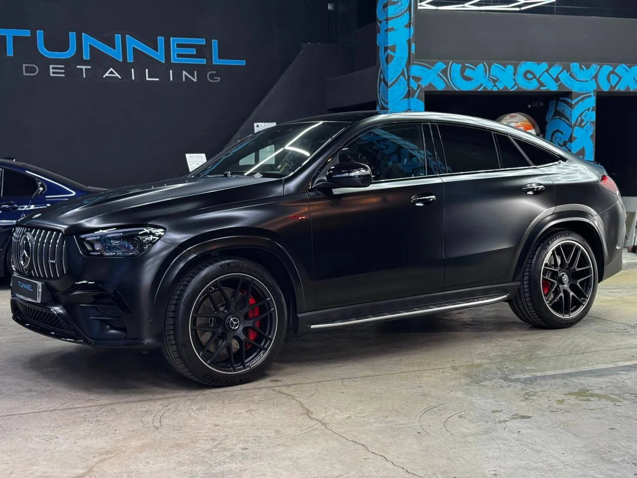 Vista lateral del AMG GLE satinado